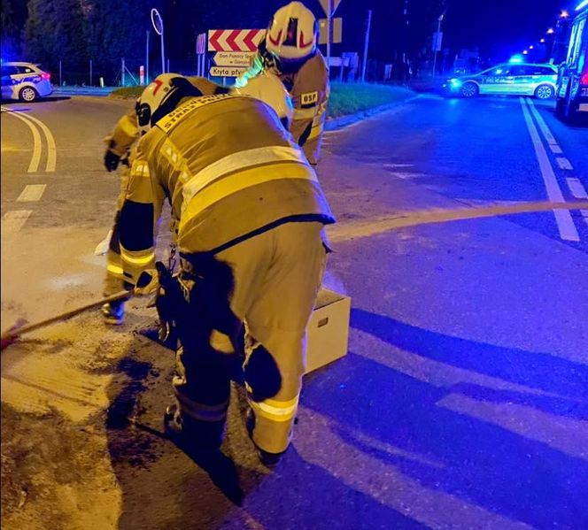 Czołowe zderzenie w Gorzycach! W dwóch samochodach znajdowało się 11 osób