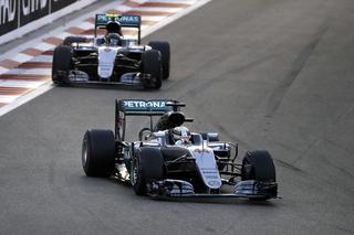 GP Chin: Lewis Hamilton po raz piąty wygrał w Szanghaju! Wielki Max Verstappen