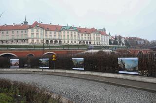 Przygotowania do przemówienia Joe Bidena w Arkadach Kubickiego