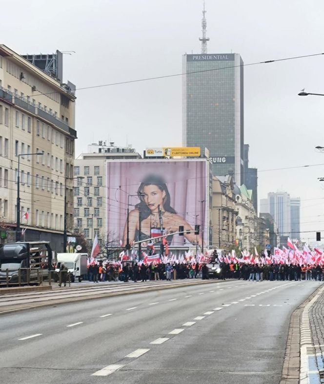 Marsz Niepodległości 2025 na żywo. Relacja z Warszawy. "Chcę zobaczyć Polskę samodzielną i niezakompleksioną"