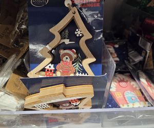 Lato się kończy, a w sklepach już święta Bożego Narodzenia. Klienci w szoku. To przesada!