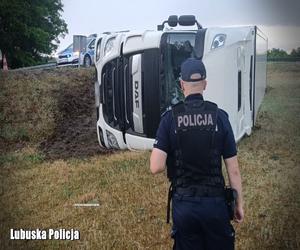 Pijany za kierownicą wjechał tirem do rowu. Czy ktoś ucierpiał?