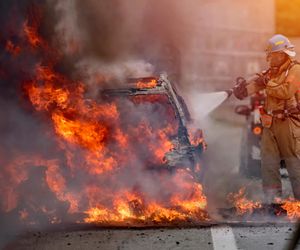 W toyocie wybuchł pożar, 48-latek spłonął! Makabra na drodze wojewódzkiej