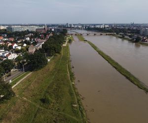 Wrocław - Odra wysoki poziom wody przy porcie miejskim