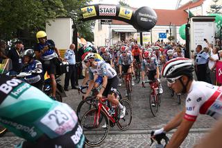 Kolejna KRAKSA w Tour de Pologne! Lider klasyfikacji i Polak ucierpieli, PASKUDNA sytuacja