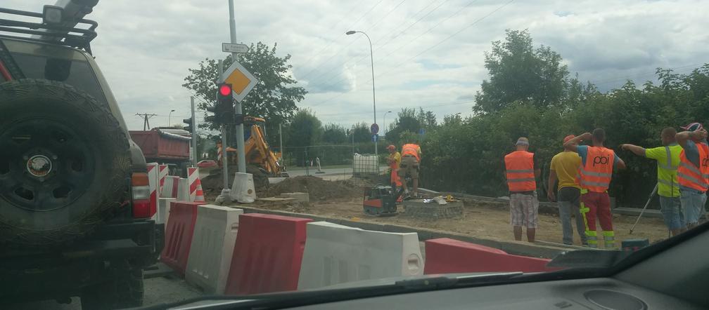 Na Powstańców Warszawy w Rzeszowie budują dodatkowy prawoskręt