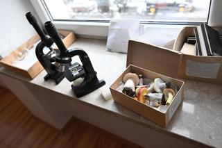 Urzędnicy mają plan na szkołę przejętą od rosyjskich dyplomatów. Tak wygląda w środku szkoła przy Kieleckiej