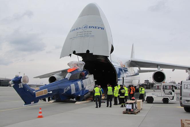 Ogromny ANTONOV An-124 Rusłan wylądował na lotnisku w Jasionce [ZDJĘCIA]