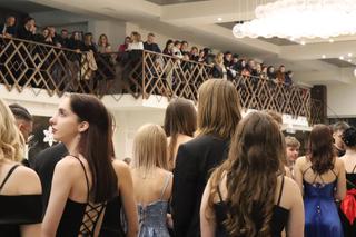 Poloneza czas zacząć! Tak bawili się uczniowie z V LO w Lublinie [GLAERIA]