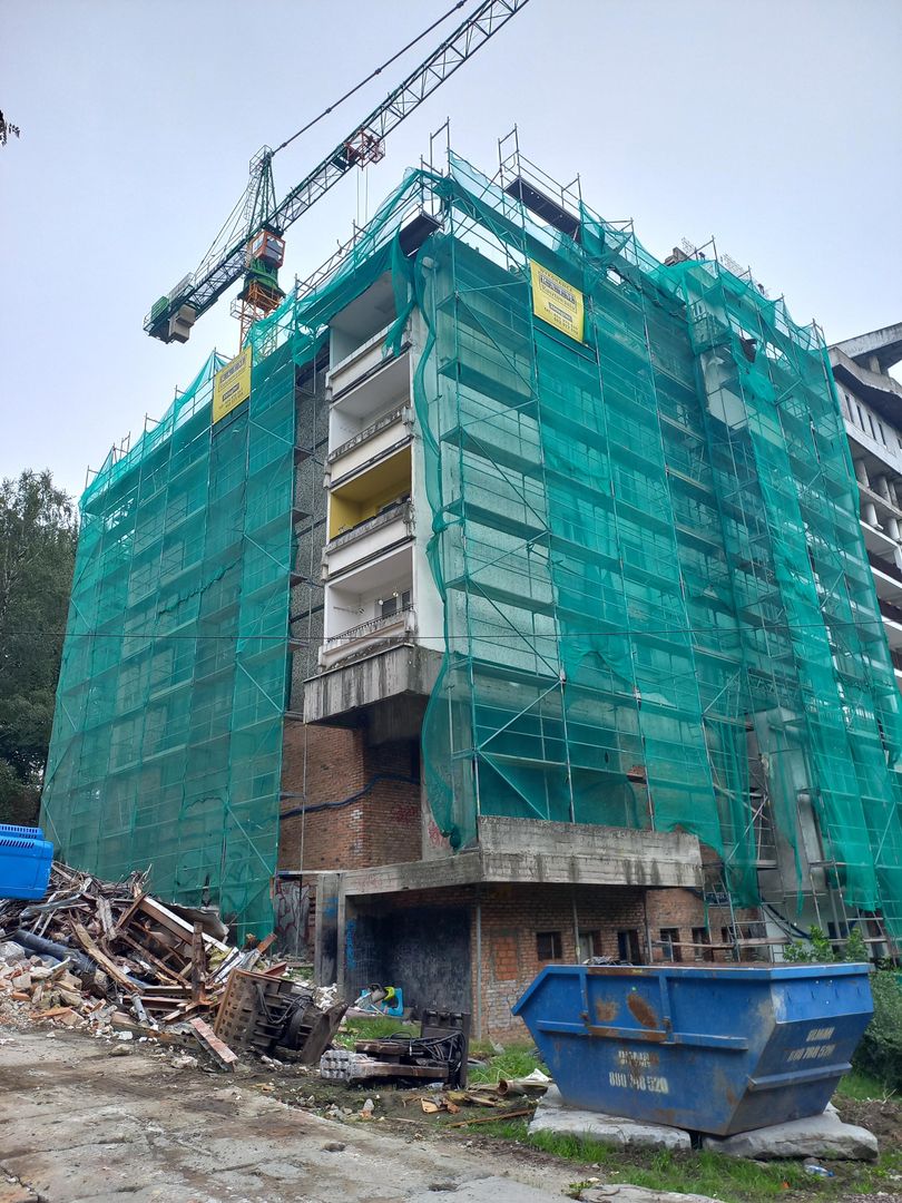 Rozbiórka słynnej willi na dachu bloku