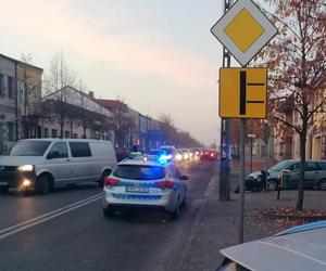 Poważny wypadek w Piotrkowie Kujawskim. Motorowerzysta potrącony przez kierowcę