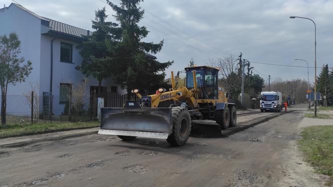 Drogowcy mają wiele pracy po zimie. Sprawdź, na których osiedlach się pojawią