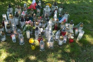 W parku Glazja w Toruniu upamiętniono zamordowaną 24-letnią Klaudię. Mieszkańcy zapalili znicze [GALERIA]