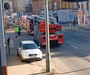 Chorzów. Pożar mieszkania budynku wielorodzinnego. Na miejscu pracowało kilka zastępów straży pożarnej