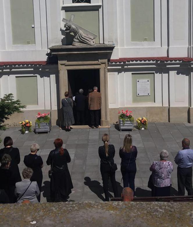 Pogrzeb ofiar wypadku w Boksycce. Zenon, Agnieszka, Paweł i Adrian zostaną pochowani razem