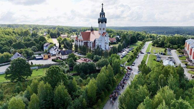 Ruszyła 47. Pielgrzymka Diecezji Radomskiej na Jasną Górę. Modlitwa i śpiew