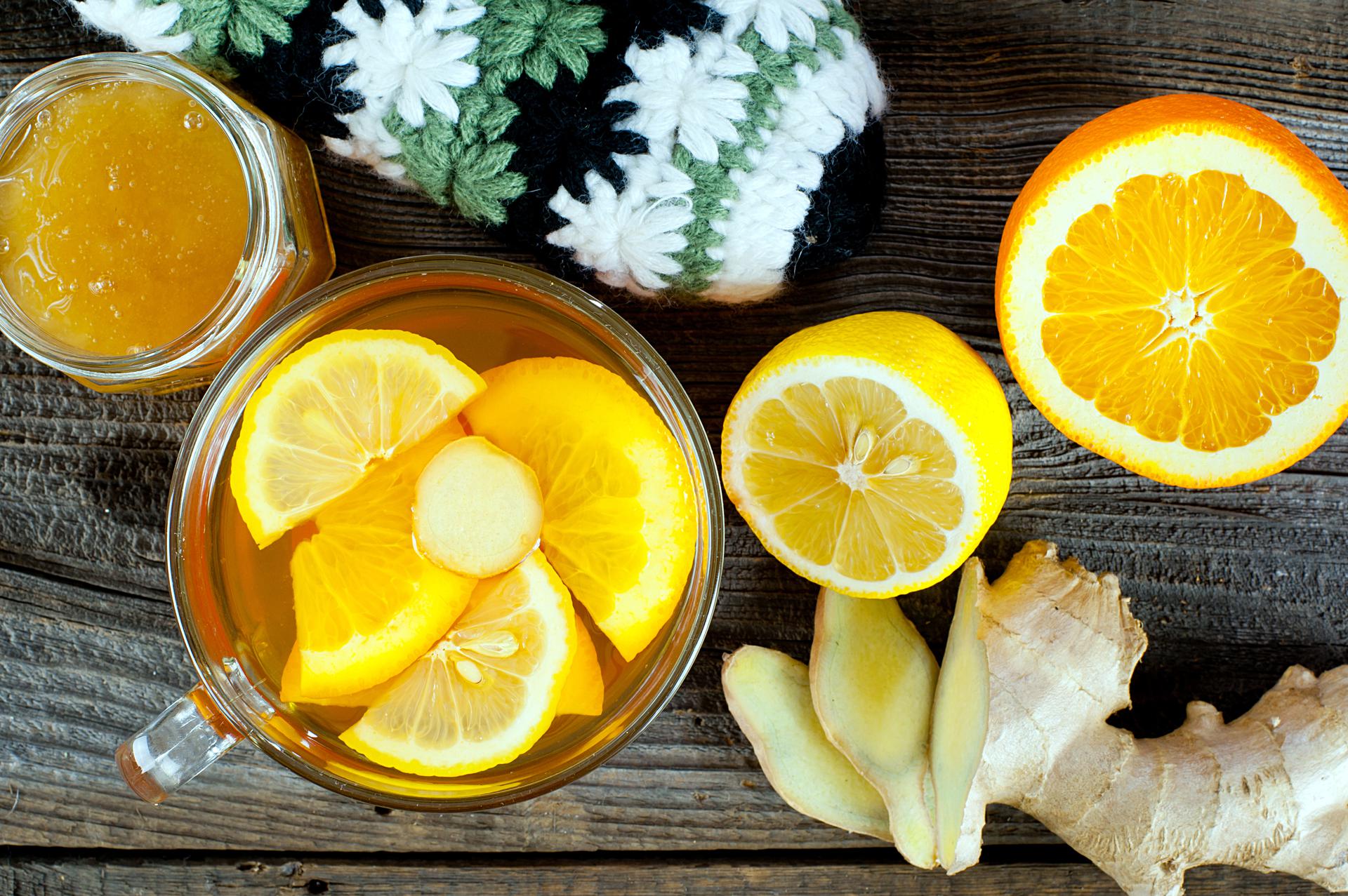 Лимон польза рецепты. Чай имбирь цитрус. Чай с имбирем лимоном и апельсином. Имбирный чай с апельсином. Цитрусовый чай.