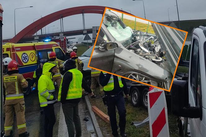 BMW rozbite w wypadku na A1! 39-latek huknął w dwa pojazdy obsługi autostrady [ZDJĘCIA]