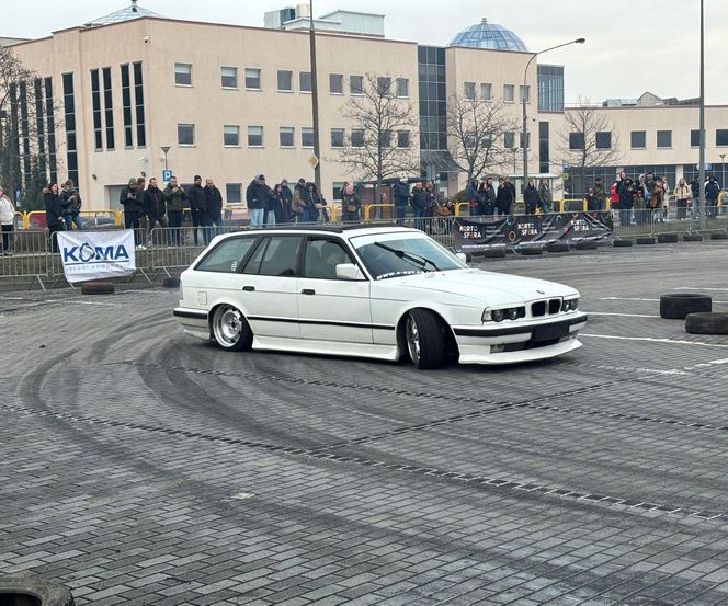 Finał WOŚP w Olsztynie. Występy artystyczne w Kortosferze i driftowanie na parkingu UWM