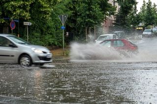 Beton jamisty, czyli wodoprzepuszczalny beton zapewniający retencję wód opadowych