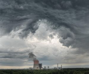 Chmury typu asperitas nad Jaworznem. Widok jak z apokaliptycznego filmu 