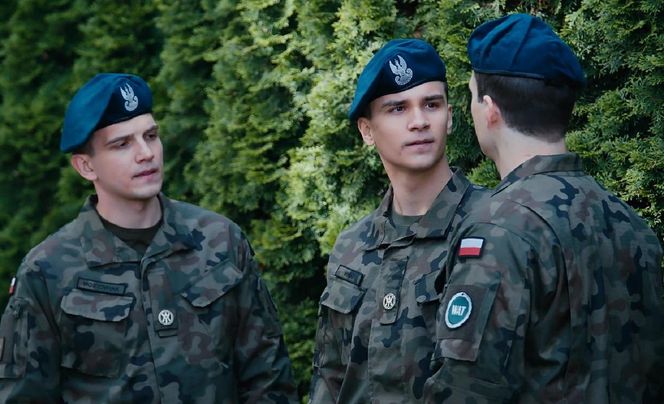 M jak miłość odc. 1887. Mateusz (Rafał Kowalski), Janek Winiar (Jakub Sirko), Tomek Kubicki (Chris Cugowski)