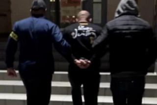 Gdańsk. Atak pseudokibiców na meczu Stoczniowca z Sokołem Bożepole. Policja zatrzymała dwóch mężczyzn [ZDJĘCIA].