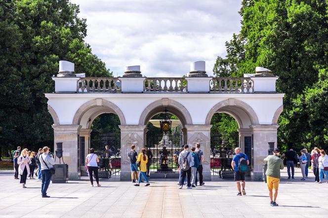 Grób Nieznanego Żołnierza – jedyny zachowany fragment Pałacu