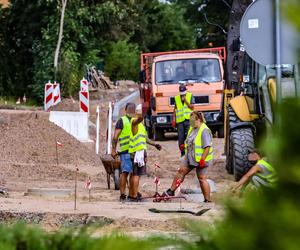 Kierowcy tkwią w korkach, robotnicy się śmieją. Sielankowy nastrój podczas remontu