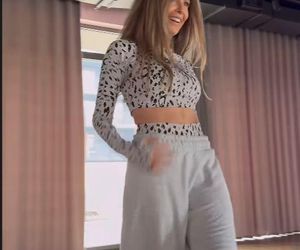 Małgorzata Rozenek-Majdan ćwiczy kocie ruchy na parkiecie. Na razie bardziej lwiątko niż pantera!