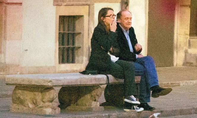 Ojciec umera a córka promuje książkę