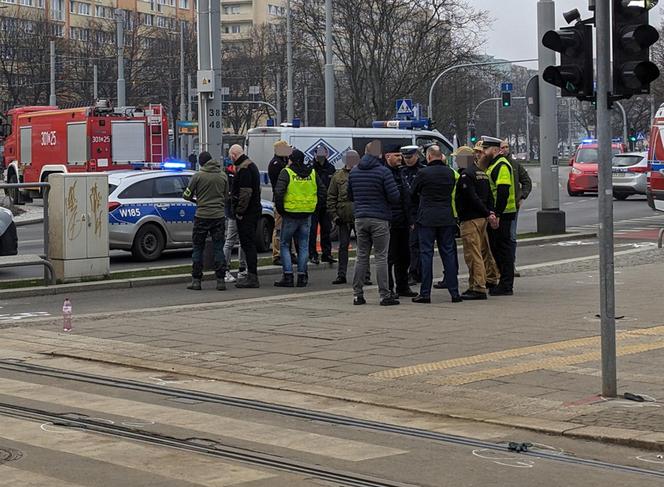 W Szczecinie kierowca rozpędzonym samochodem wpadł w pieszych