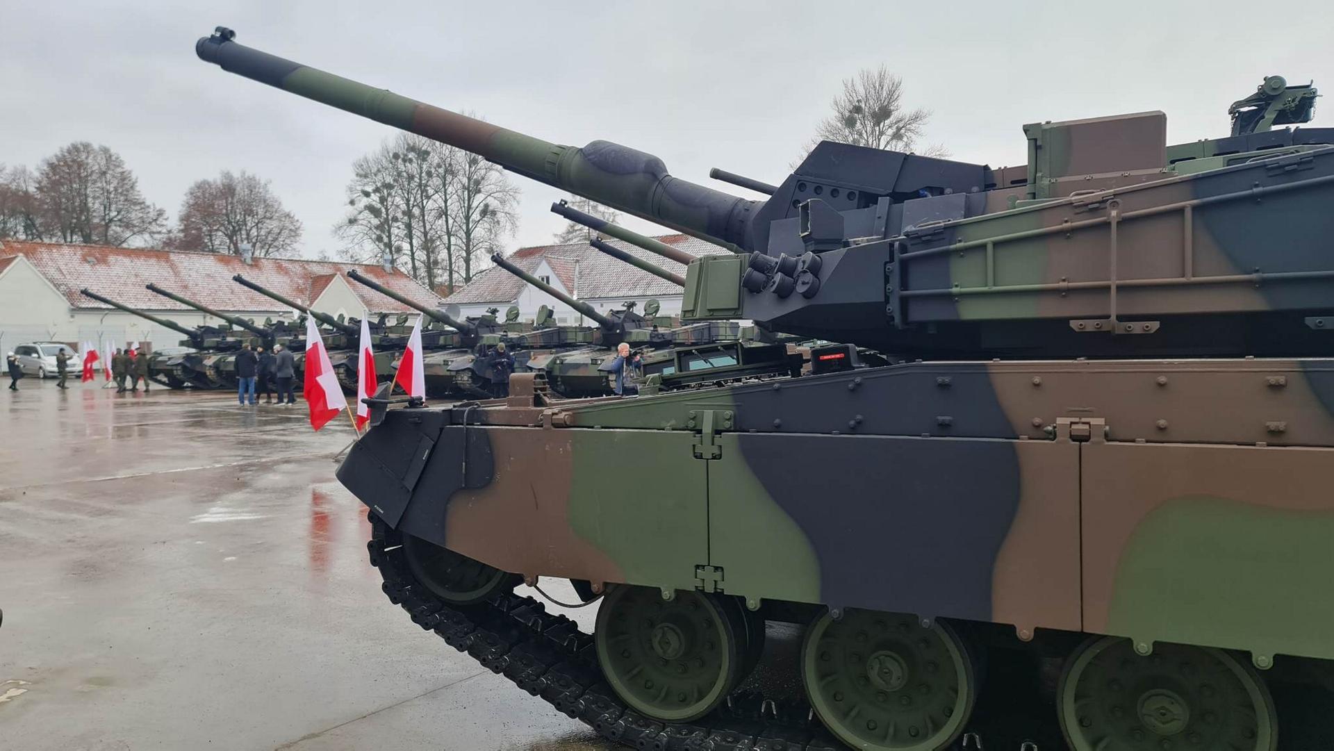 Błaszczak przekazał K2. Koreańskie czołgi już w Morągu
