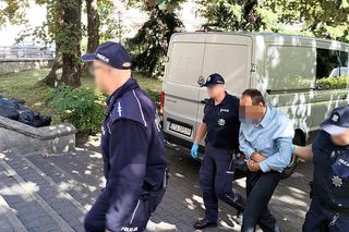 Ukradł nóż i zaźgał człowieka. Dariusz J. usłyszał zarzuty