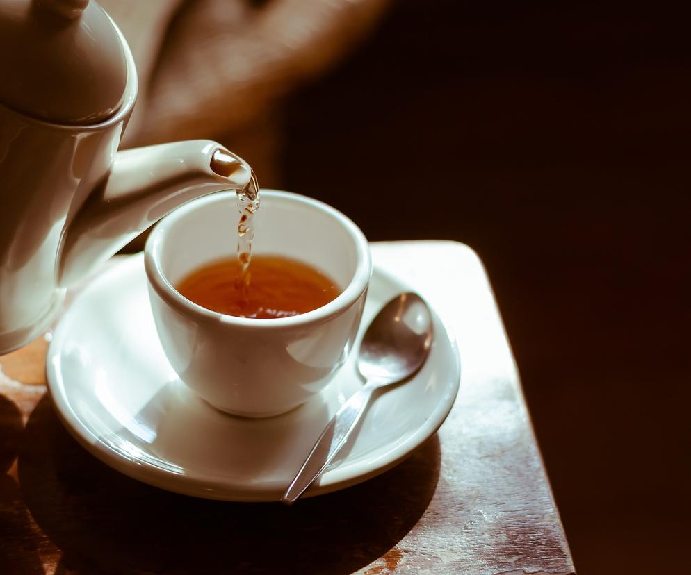 Filiżanka herbaty dziennie i będziesz żyć zdrowiej. Potwierdziły to badania
