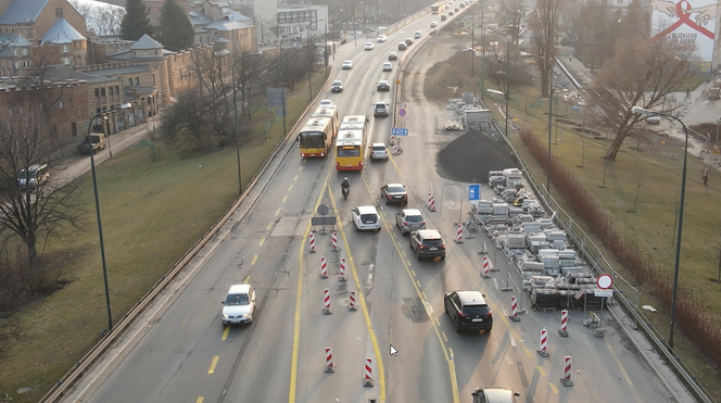 Remont trasy Łazienkowskiej. Tak kierowcy łamią przepisy