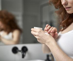 Ten domowy krem na noc jest hitem. Działa przeciwzapalnie i przeciwutleniająco