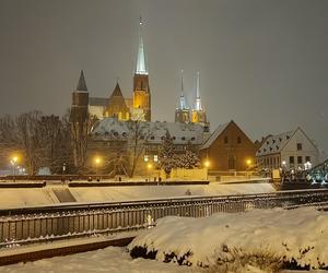 Ostrów Tumski we Wrocławiu w zimowej odsłonie. To miejsce trzeba odwiedzić [zdjęcia]