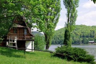 To kultowe jezioro w Małopolsce. Latem przyciąga turystów z całej Polski