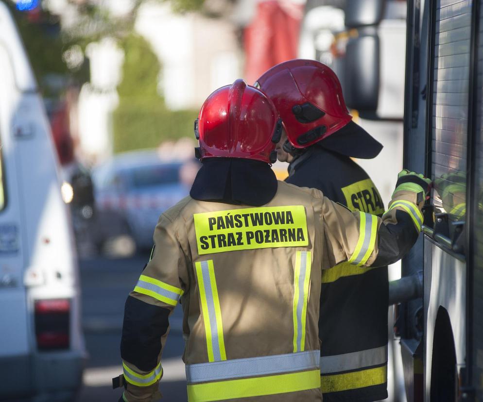 Pożar w bloku przy Końskim Jarze na Ursynowie w Warszawie. Reanimowano kobietę