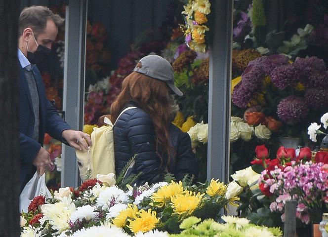 Anna Mucha kupuje kwiaty