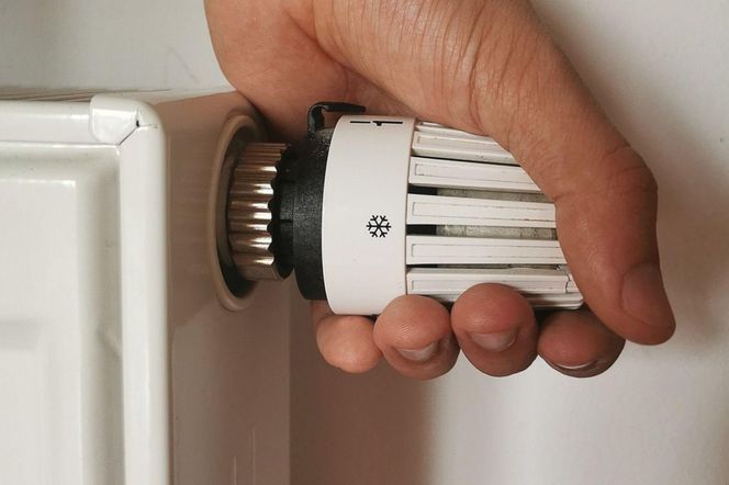 Zakręcasz grzejniki w bloku? Już niedługo i tak zapłacisz 