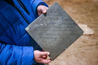 Wyjątkowe znalezisko w trakcie renowacji kościoła pobernardyńskiego w Lublinie. Znaleziono pozdrowienia sprzed 123 lat! Zdjęcia