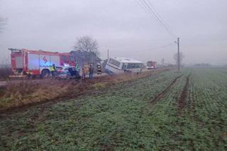 Wypadek autobusu pod Łęczycą! Dzieci wyskoczyły przez okno [ZDJĘCIA]