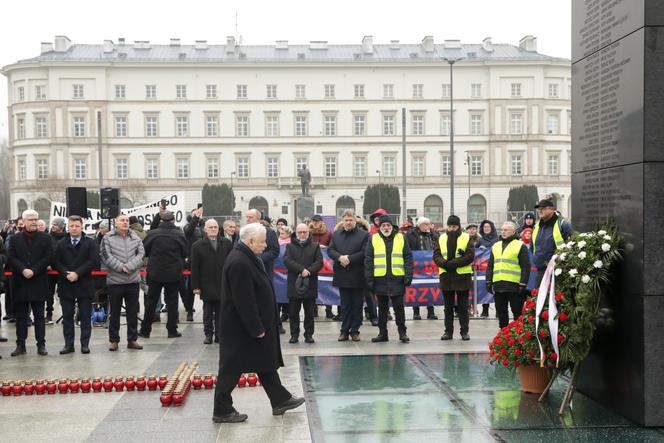   Obchody miesięcznicy smoleńskiej w Warszawie