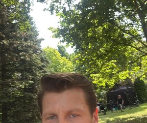 M jak miłość nowy sezon. Adam Karski (Patryk Szwichtenberg) na planie