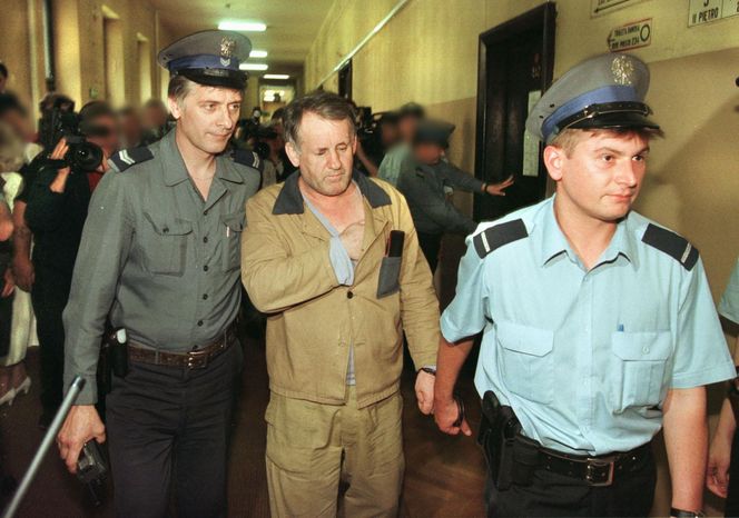 Sprawdziliśmy, gdzie spoczywają najwięksi zbrodniarze. Groby morderców i prawdziwych gangsterów na Mazowszu