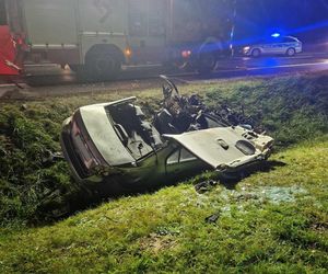 Tragiczny wypadek na DK 70 pod Łowiczem! Z auta nic nie zostało