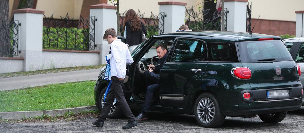 MINISTER BŁASZCZAK Z SYNEM NA ROZPOCZĘCIU ROKU.