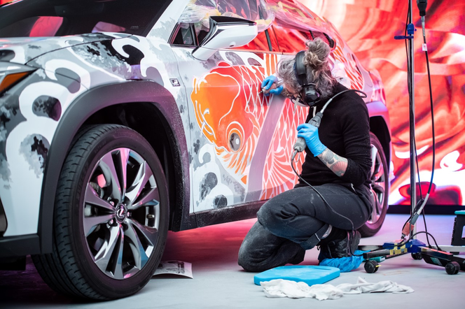 Wytatuowany Lexus UX